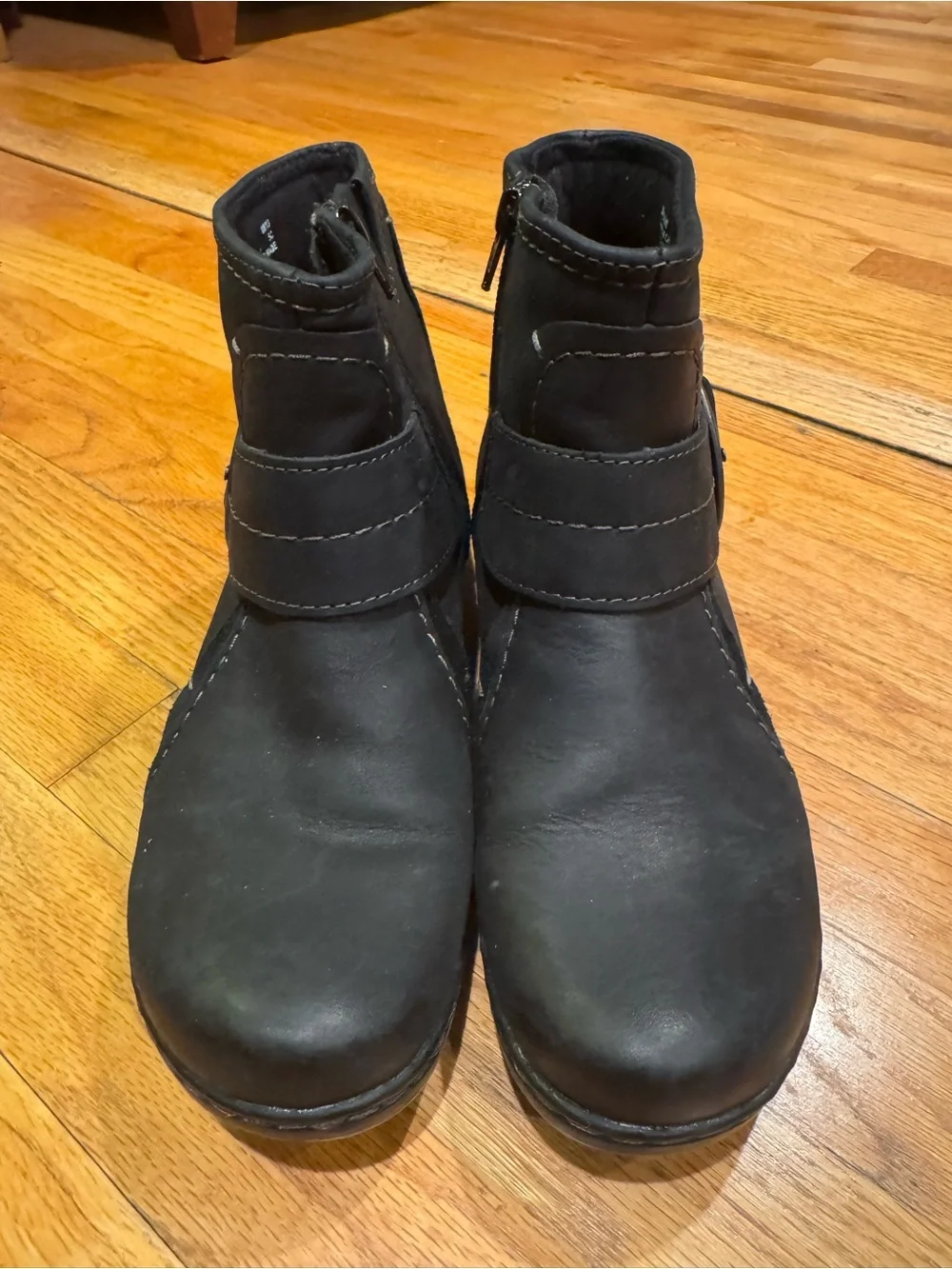 Clarks Booties Women’s Size 6.5